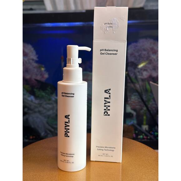 PHYLA ph balancing cleanser NWB - Picture 5 of 5